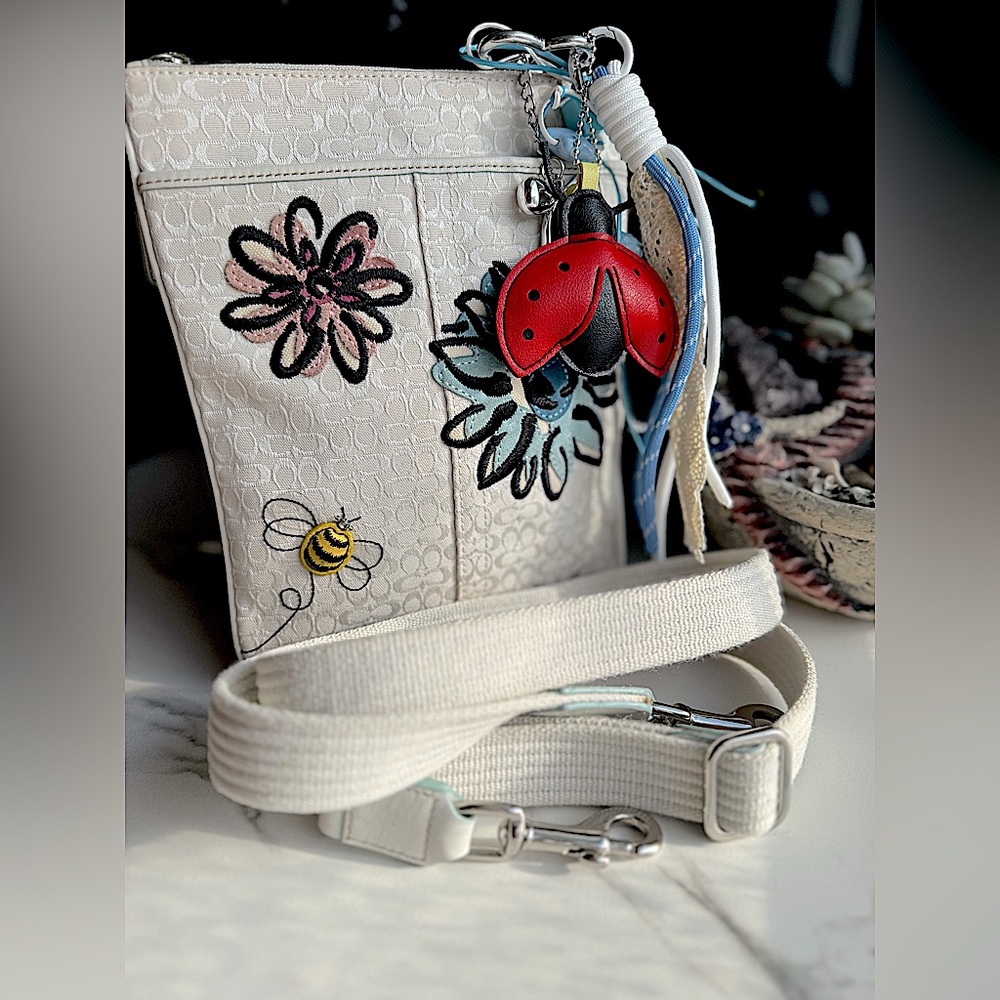 Coach Ivory Floral Bumble Bee 🐝 Crossbody Purse F10872